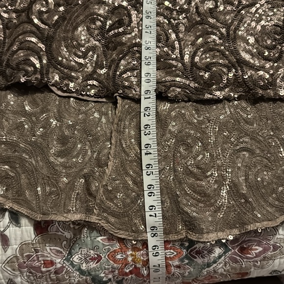 Badgley Mischka Collection Women's Sequin Gown Size 8 Bronze Long-Sleeve V-Back - Picture 10 of 10